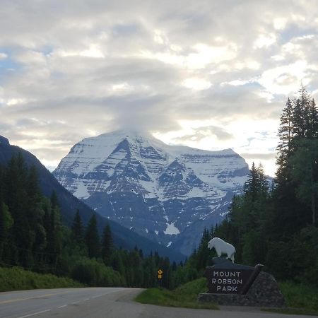 Rocky Inn Valemount Buitenkant foto