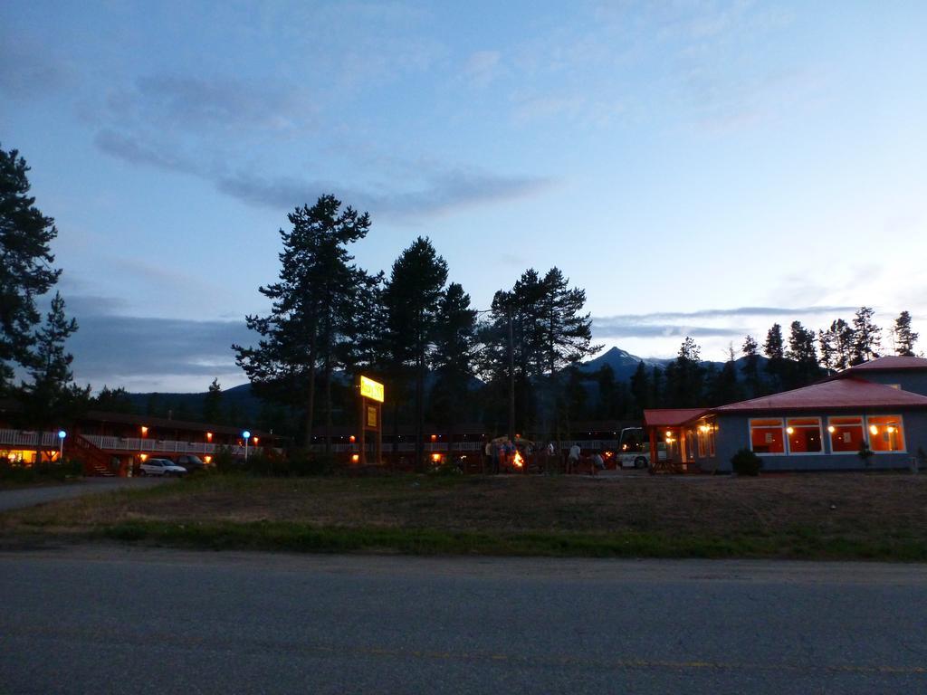 Rocky Inn Valemount Buitenkant foto